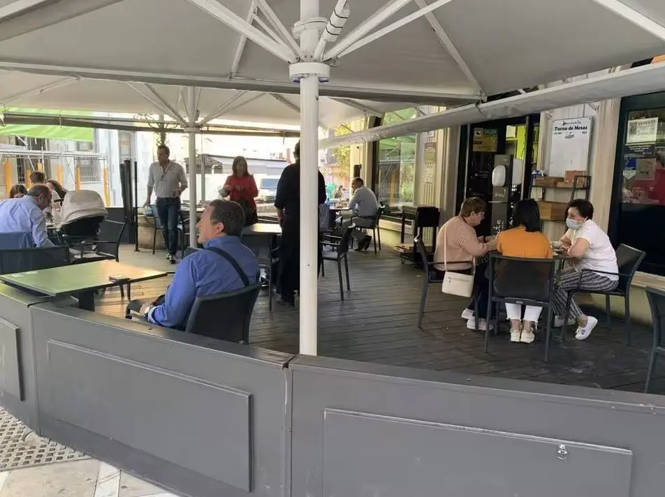 Clientela, en un restaurante de Ja&eacute;n | Fran Cano