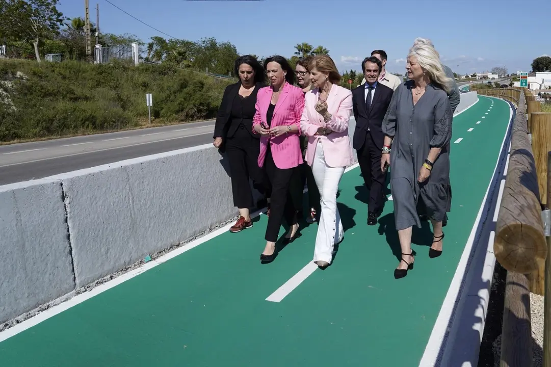 La consejera de Fomento, Roc&iacute;o D&iacute;az, en la v&iacute;a ciclopeatonal que une Jerez y La Barca | Junta de Andaluc&iacute;a