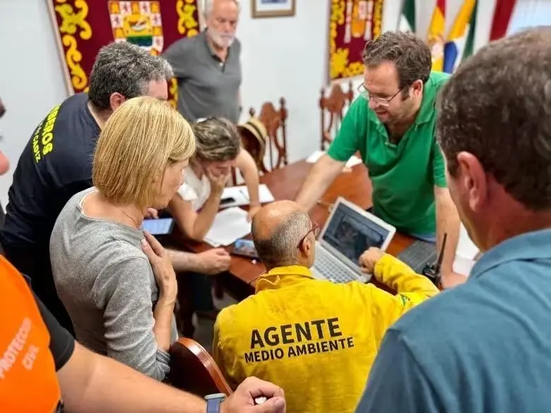 Control del incendio. | A.J.