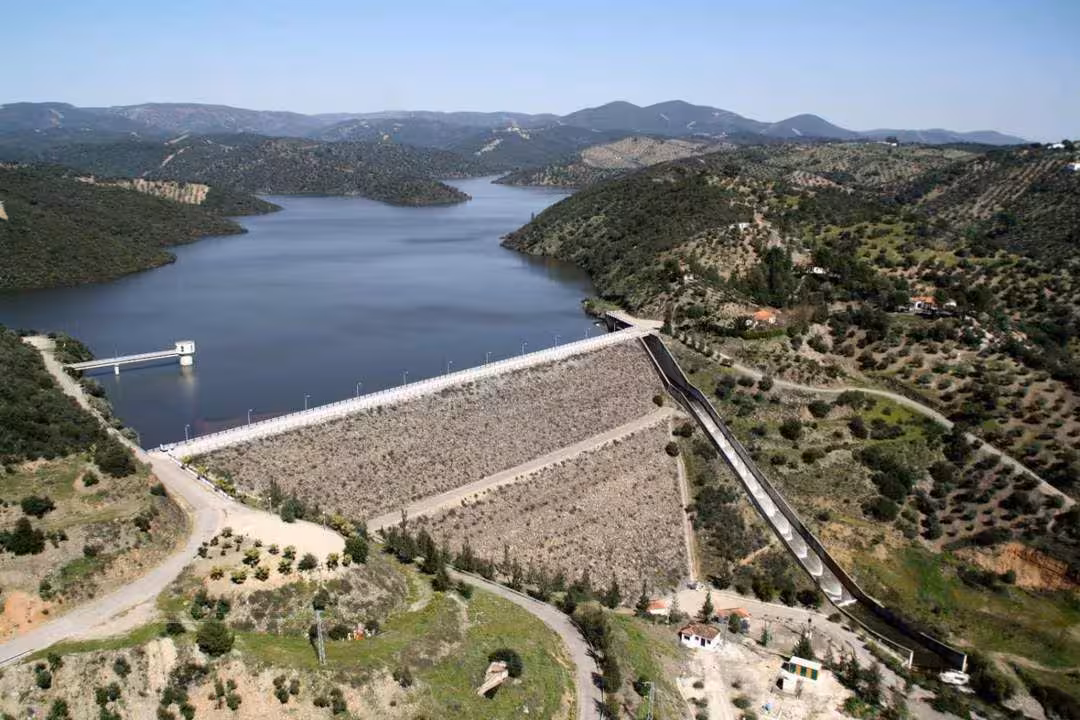 Embalse de Mart&iacute;n Gonzalo. - CHG