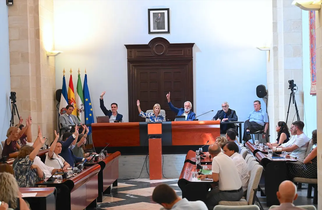 La alcaldesa de Jerez, Mar&iacute;a Jos&eacute; Garc&iacute;a-Pelayo, presidiendo el pleno donde se ha votado la aprobaci&oacute;n del presupuesto para 2025
- AYUNTAMIENTO DE JEREZ