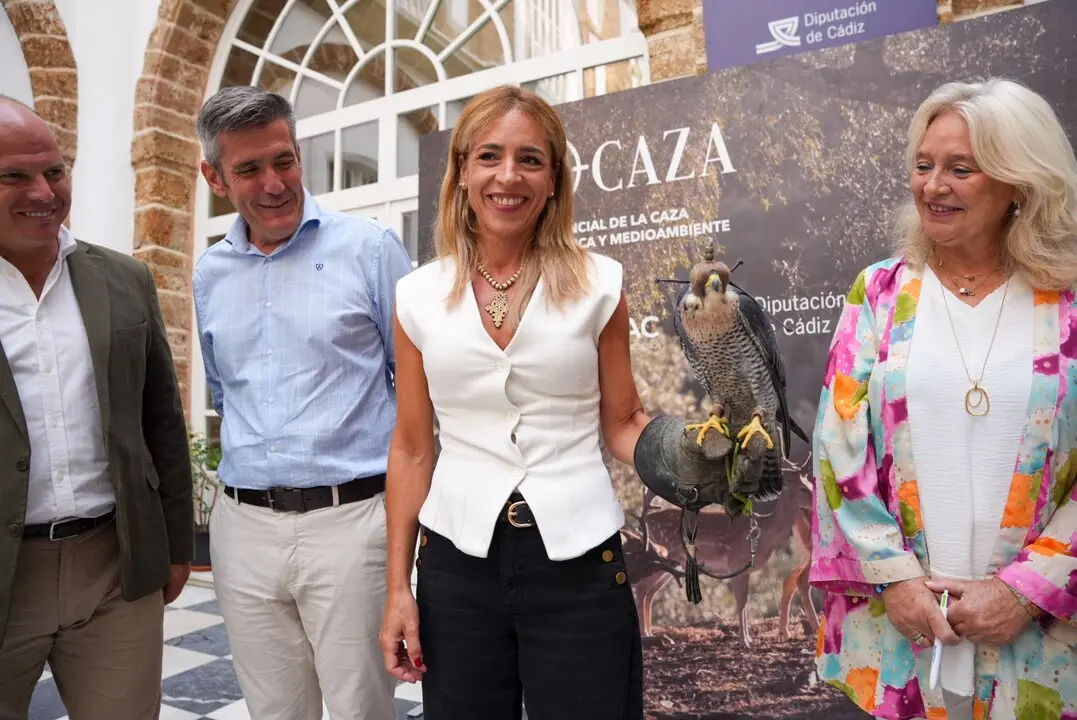  La presidenta de la Diputaci&oacute;n en la presentaci&oacute;n de Ecocaza. | dipucadiz.es 