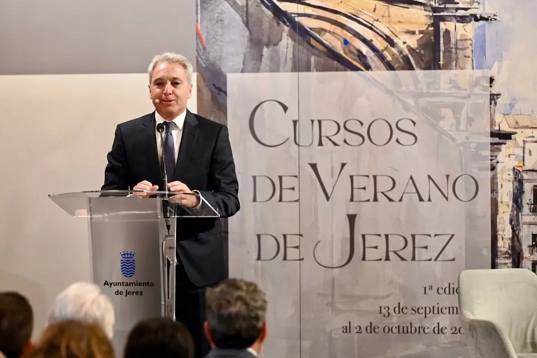  Vicente Vall&eacute;s durante su conferencia en los cursos de verano de Jerez. | jerez.es 