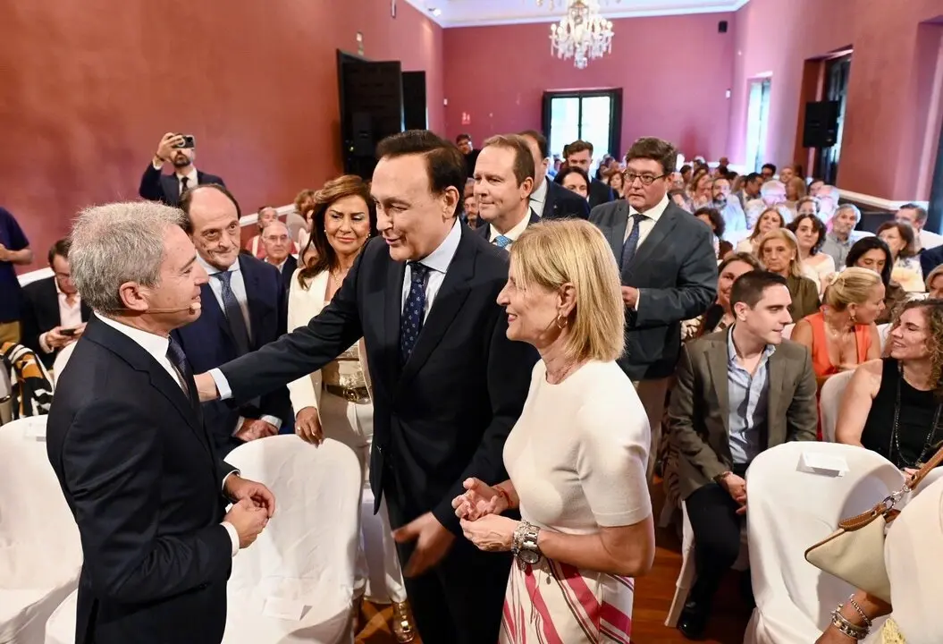  Vicente Vall&eacute;s antes de su conferencia inaugural en los Cursos de Verano. | jerez.es 