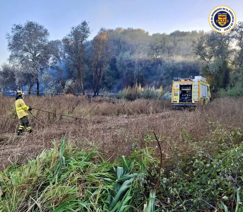  Los bomberos interviniendo en el incendio. | Bomberos 