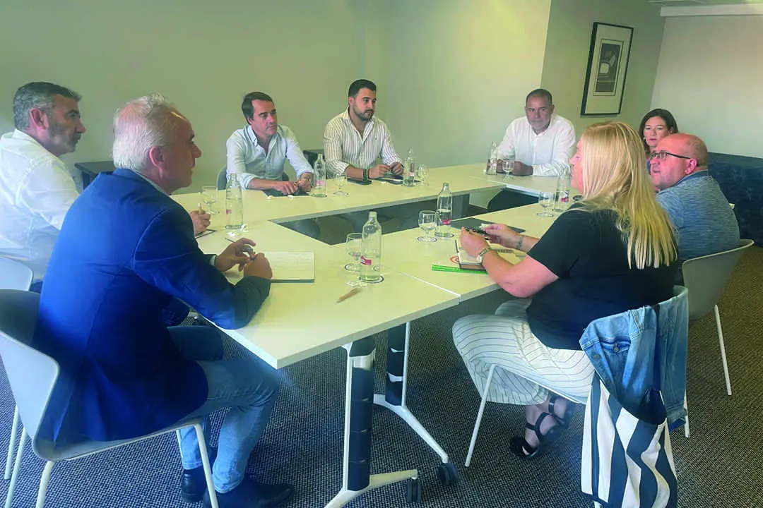  Imagen de la reuni&oacute;n del viernes en Jerez entre las organizaciones agrarias y representantes del PSOE. |Jim&eacute;nez 