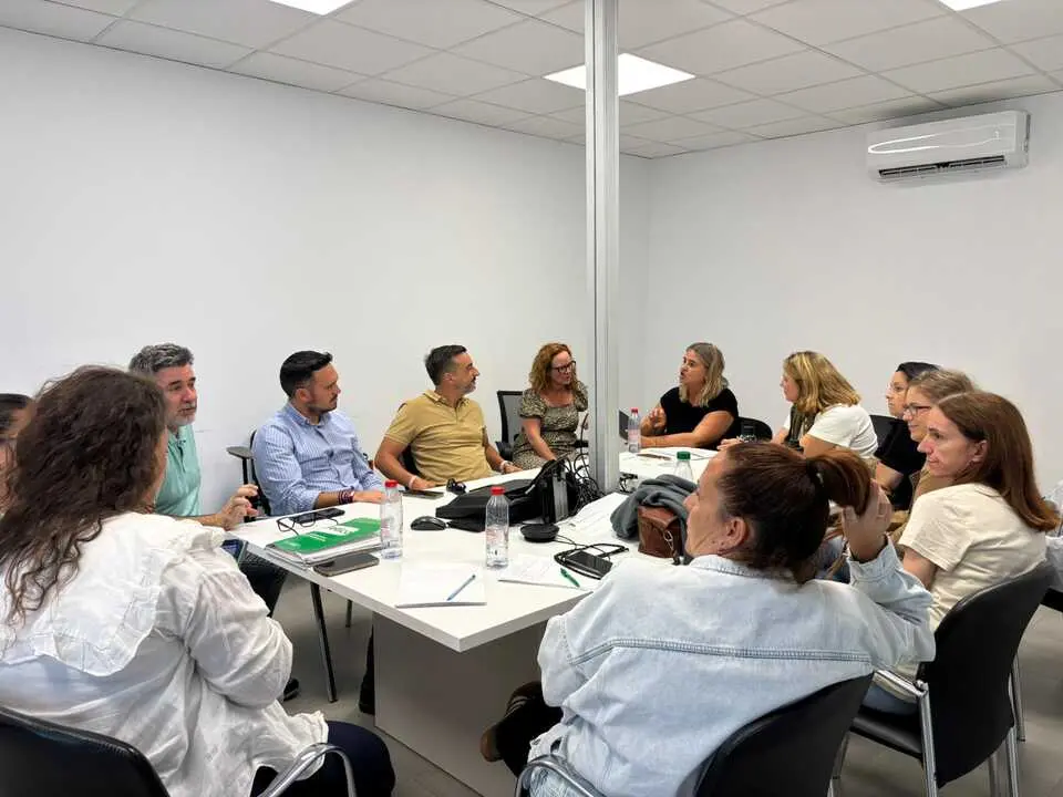  Reuni&oacute;n del PSOE con los representantes de la plantilla de The Phone House en Jerez. |  PSOE 