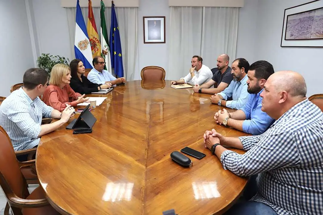  Reuni&oacute;n de la alcaldesa con el comit&eacute; de Parques y Jardines. |  jerez.es 