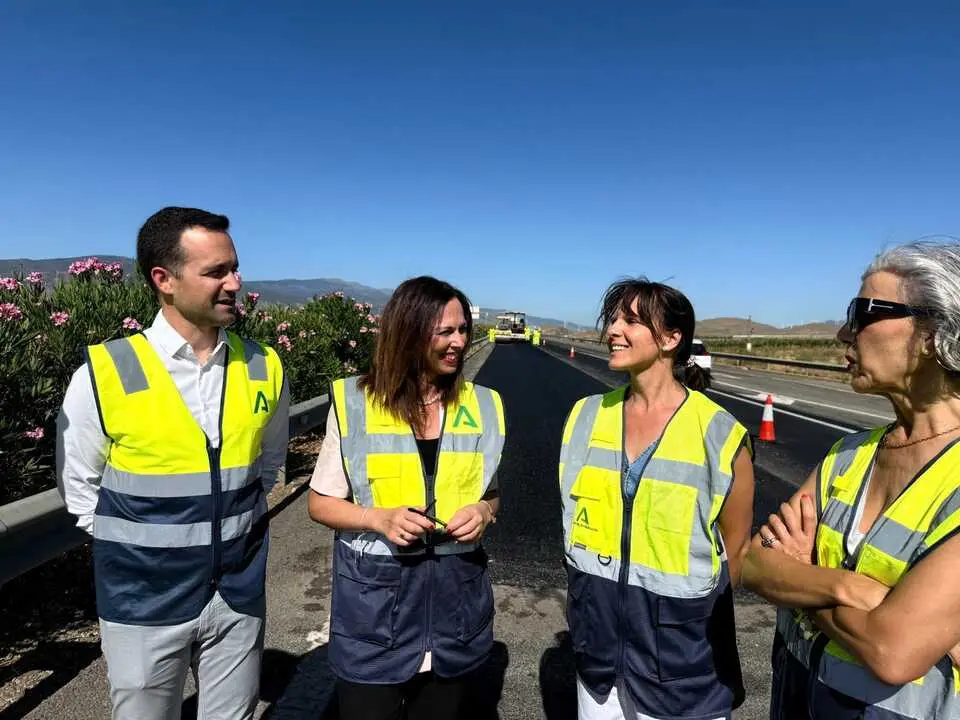  La consejera Roc&iacute;o D&iacute;az, en una de las carreteras donde se renovar&aacute; el firme. | Viva Jerez. 