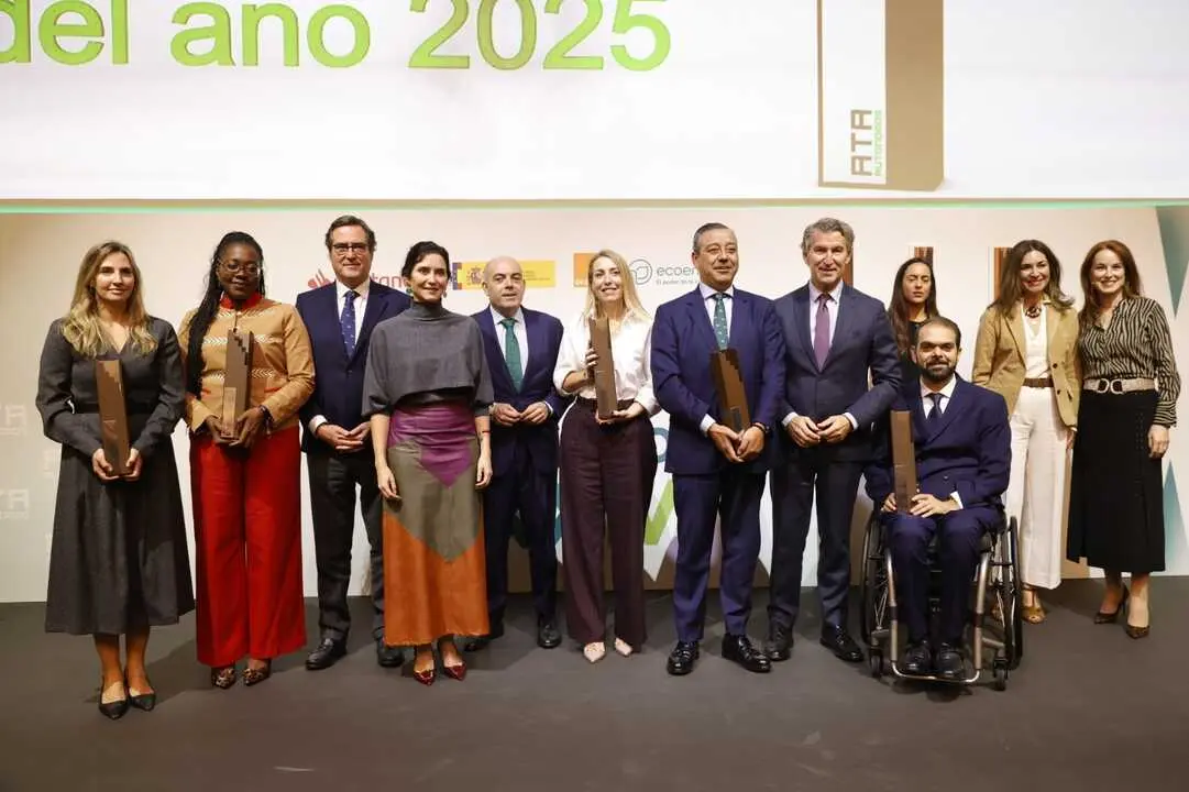  Foto de familia de todos los premiados por ATA. |  tododisca 