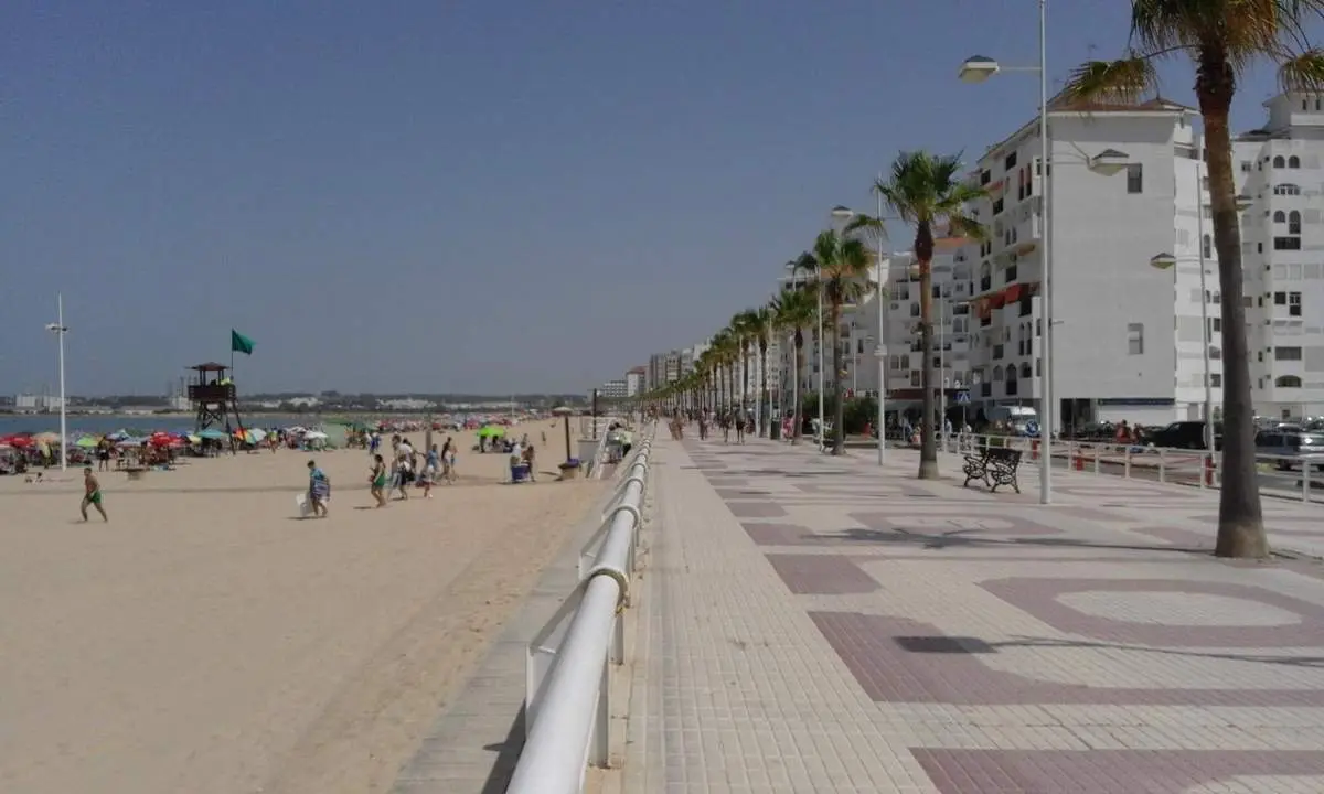  Imagen de archivo de la playa de Valdelagrana. | Viva 