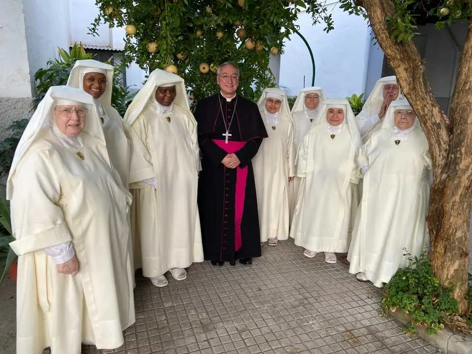  Monse&ntilde;or Rico Pav&eacute;s, con la Congregaci&oacute;n de Esclavas del Sant&iacute;simo Sacramento y de la Inmaculada, que ahora se marcha de Jerez. | Viva Jerez. 