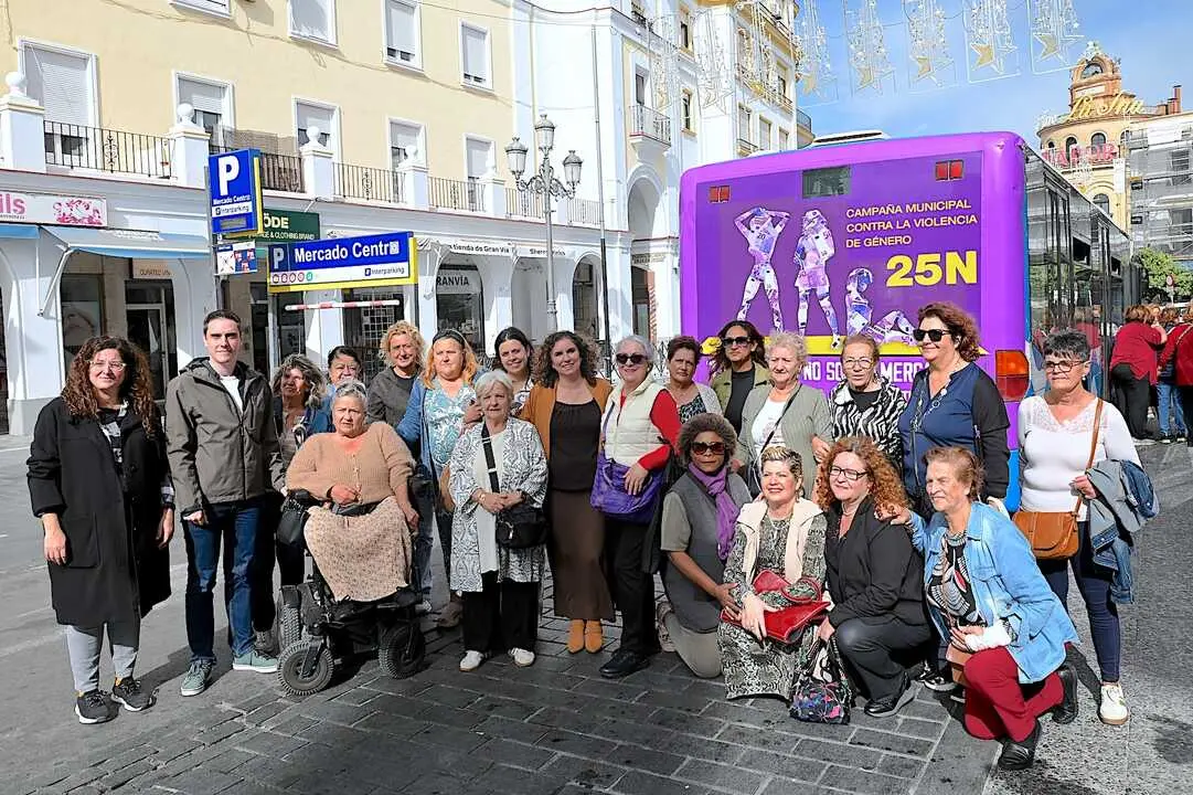  Presentaci&oacute;n de la Campa&ntilde;a 25N en los autobuses. | jerez.es 