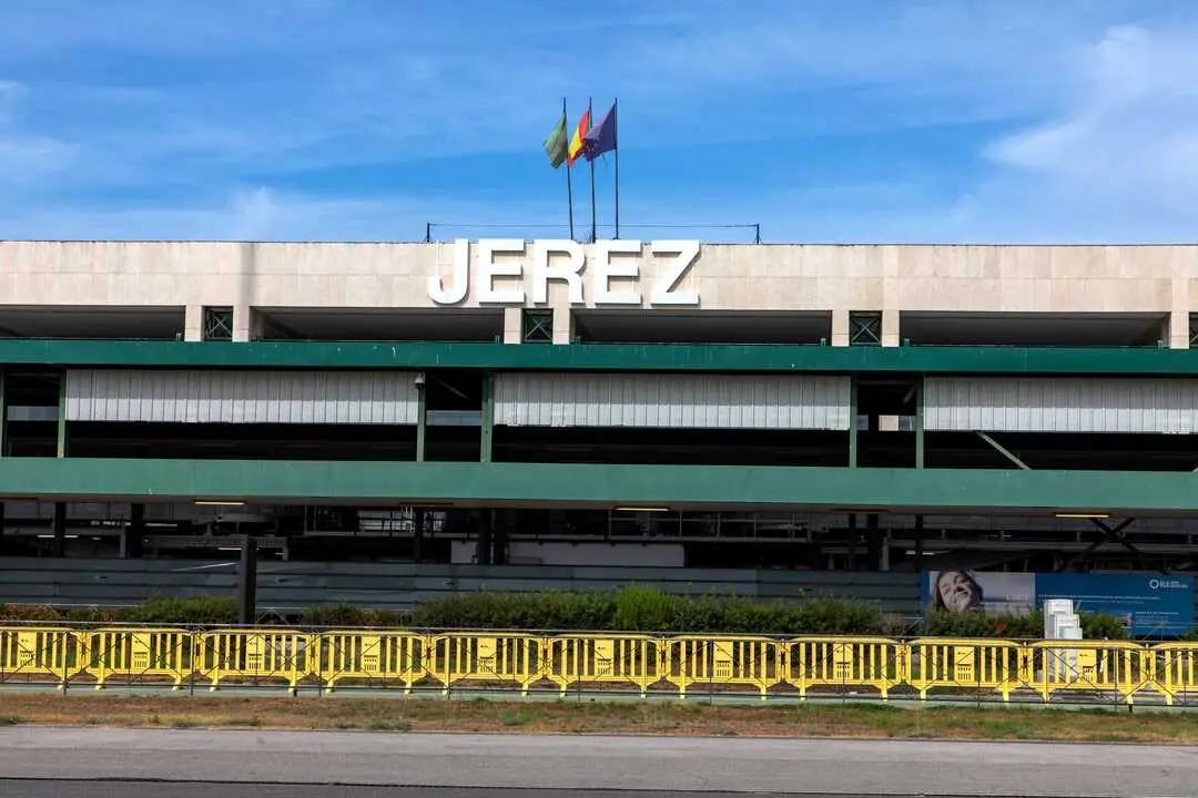  Exterior de la terminal del aeropuerto de Jerez. | EP. 