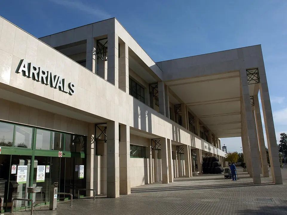  Exterior del aeropuerto de Jerez. | Viva Jerez. 