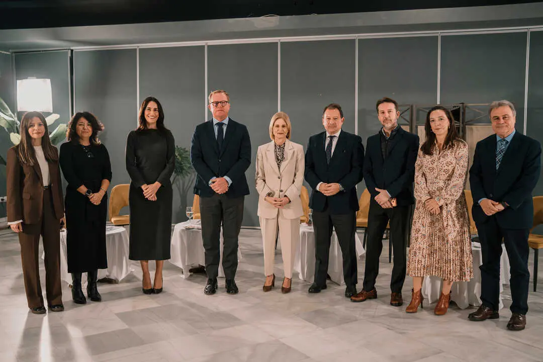  Ana Huguet, a la izquierda, acompa&ntilde;ando a los participantes en el especial de ayer dedicado a la ciudad de Jerez y en el que se cont&oacute; con la presencia de su alcaldesa. | Miguel A. Junquera 