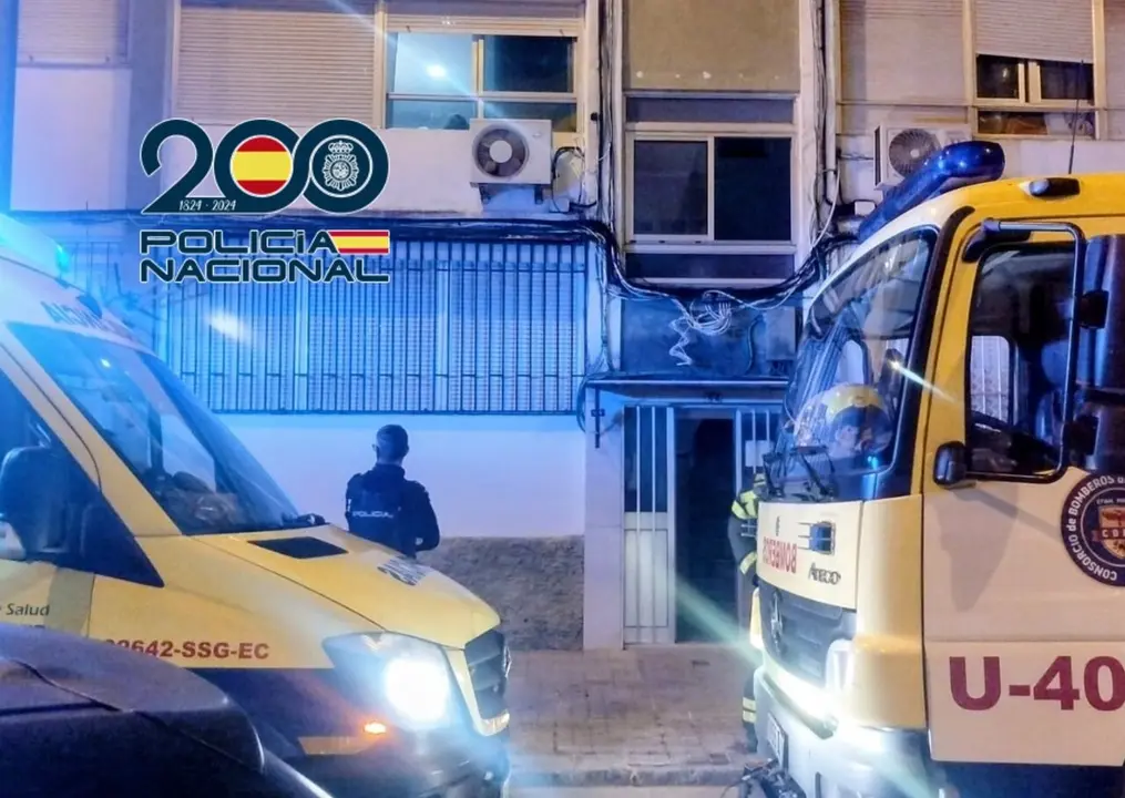  El dispositivo desplegado en Blas Infante. | Polic&iacute;a 