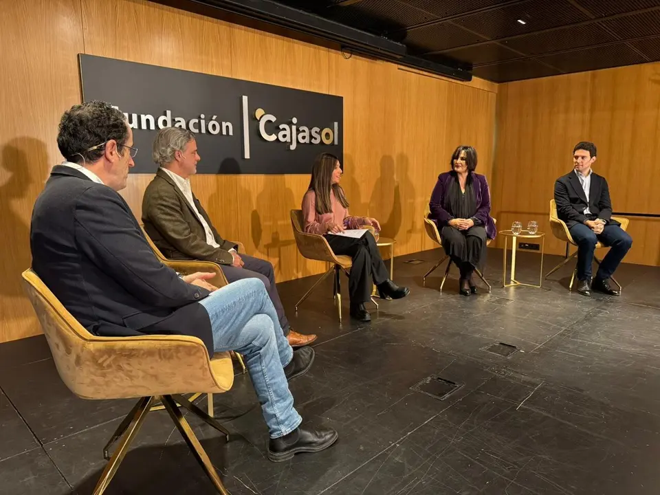  El programa se realiz&oacute; en la sede de la Fundaci&oacute;n Cajasol en Sevilla, atenta siempre como sede de encuentro en torno a la cultura. |  viva 