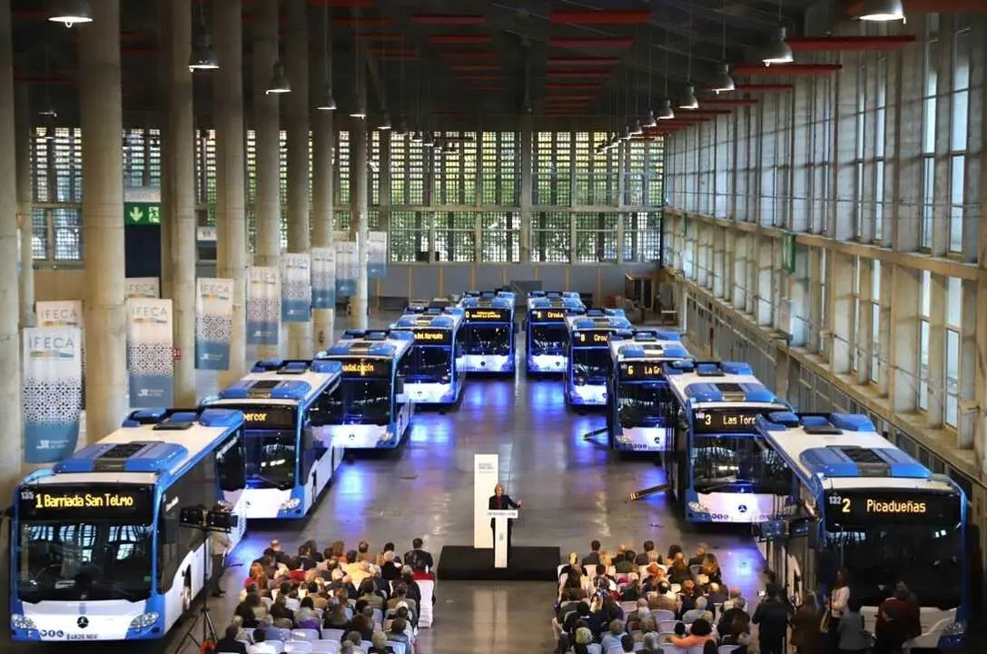  Imagen del acto de presentaci&oacute;n de los nuevos autobuses urbanos. |   jerez.es 