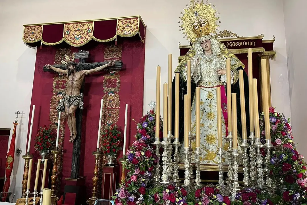  Los titulares de la Hermandad de la Sed, antes de su traslado a San Miguel. | Hermandad de la Sed. 