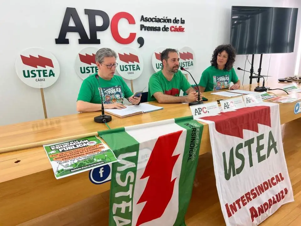  Imagen de archivo de una rueda de prensa de Ustea C&aacute;diz. | Viva 