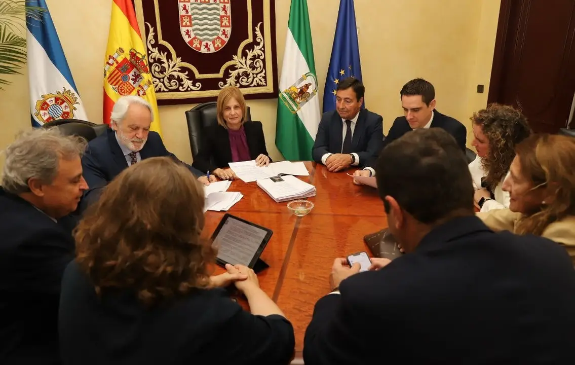  Mar&iacute;a Jos&eacute; Garc&iacute;a-Pelayo, presidiendo la reuni&oacute;n de la Junta de Gobierno Local del Ayuntamiento de Jerez. | Viva Jerez. 