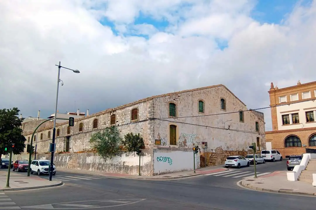 El casco bodeguero de Sancho Vizca&iacute;no 20, visto desde Ronda Muleros. | F.C.A. 