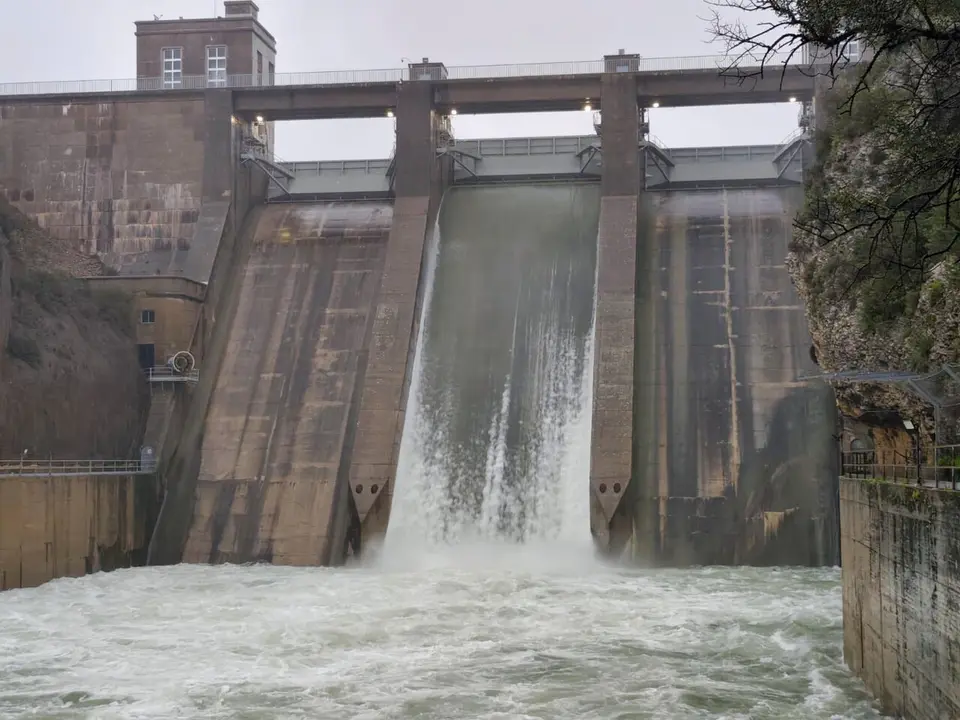  La presa del pantano de Bornos hace unos momentos./ MAC&Iacute;AS. 