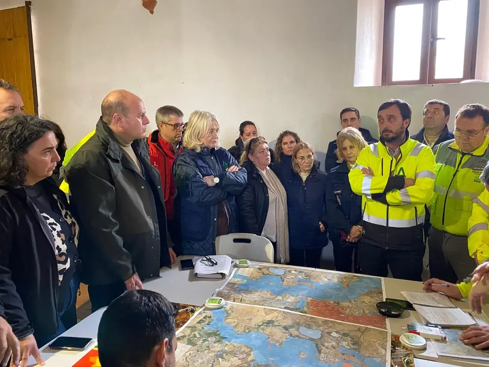  Los representantes de las administraciones, en el Puesto de Mando Avanzado (PMA) de La Cartuja. | Viva Jerez. 