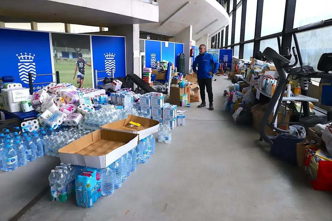  Tom&aacute;s Sampalo en Chap&iacute;n durante la distribuci&oacute;n de los recursos para las familias atendidas. |  jerez.es 