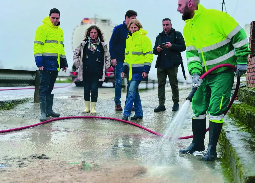  La alcaldesa durante su visita a La Ina este mi&eacute;rcoles. |  Jerez.es 
