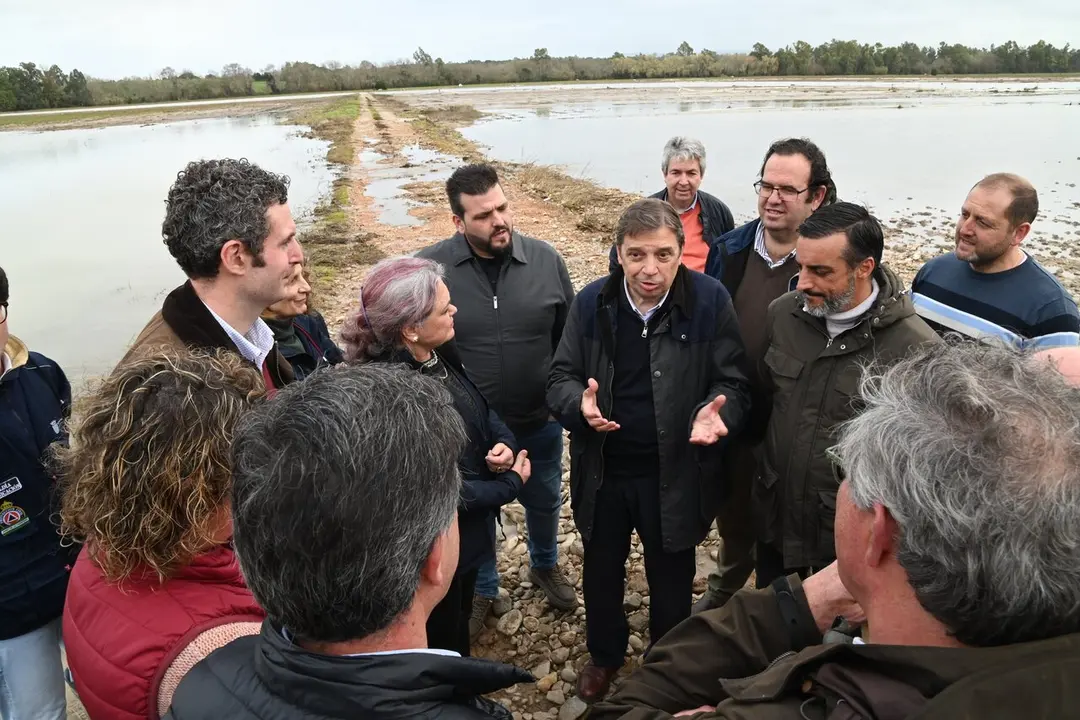  El ministro Planas en su visita a La Barca. | Subdelegaci&oacute;n 
