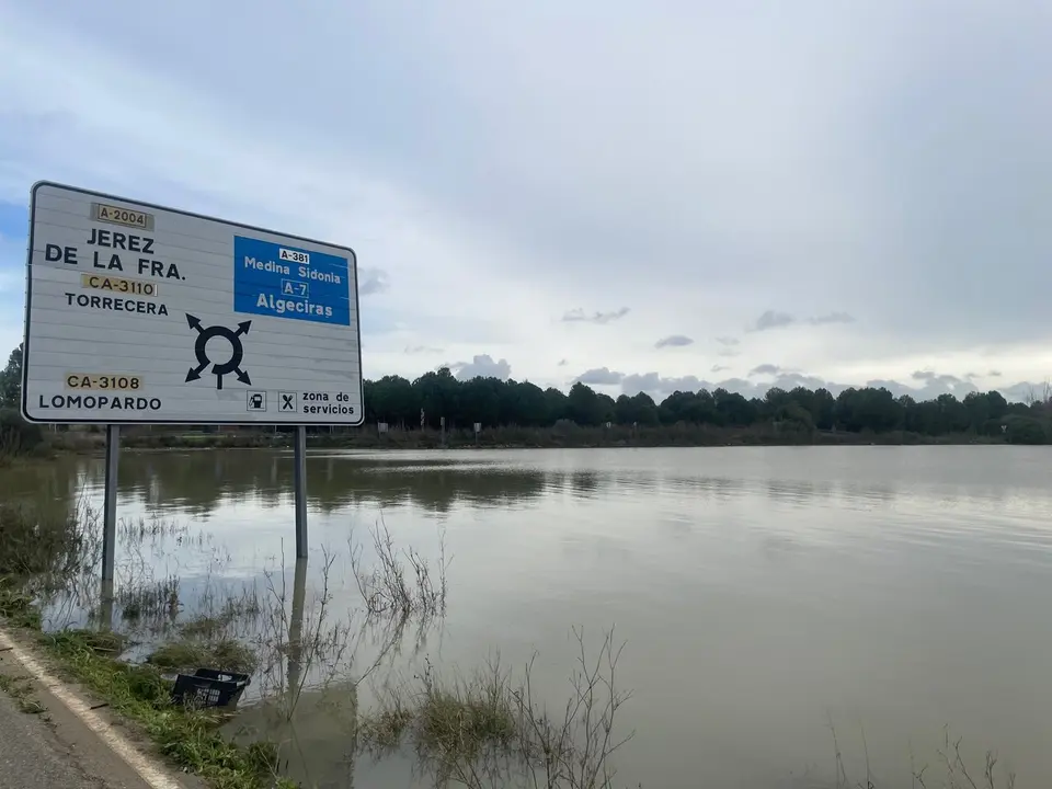  Una zona de cultivos inundada por el Guadalete. |  Jim&eacute;nez 