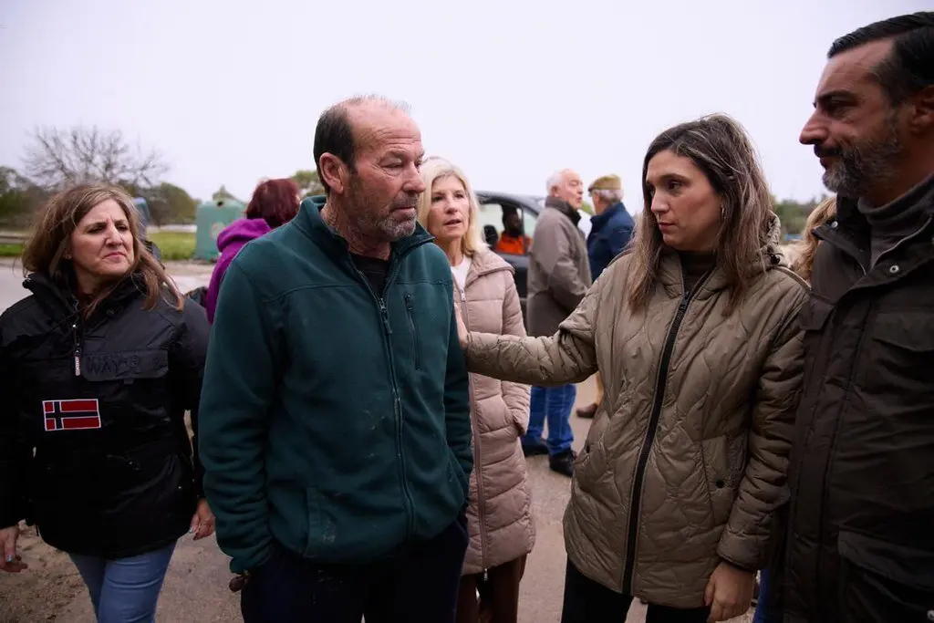  D&iacute;az durante una visita a los afectados de El Portal. | PSOE 