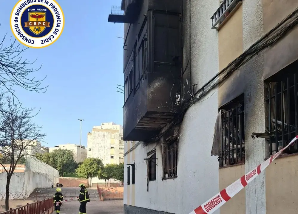  Imagen de la fachada afectada por las llamas. | Bomberos 