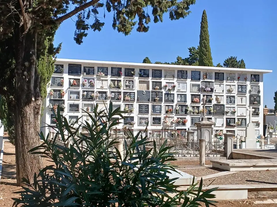  Imagen del interior del cementerio de Jerez de la Frontera - Viva 