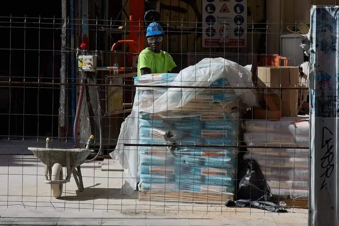 Obreros trabajando al sol. | Europa Press