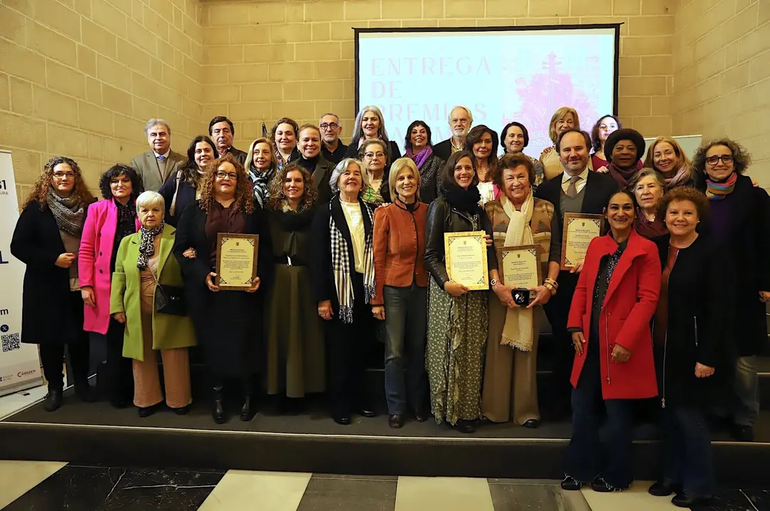  Los Claustros han acogido el acto institucional del D&iacute;a de la Mujer. |  jerez.es 