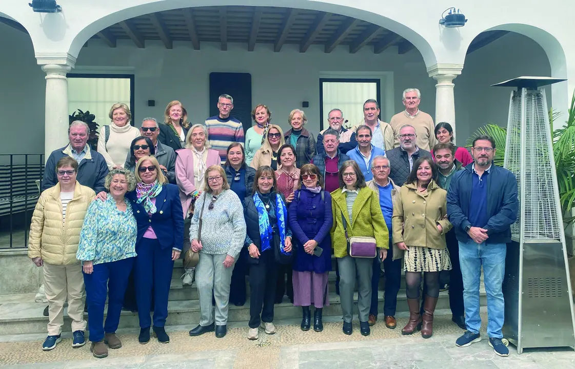  Integrantes de la Asociaci&oacute;n Aula de Mayores en una visita realizada hace unas semanas al Palacio San Dionisio. | Viva 