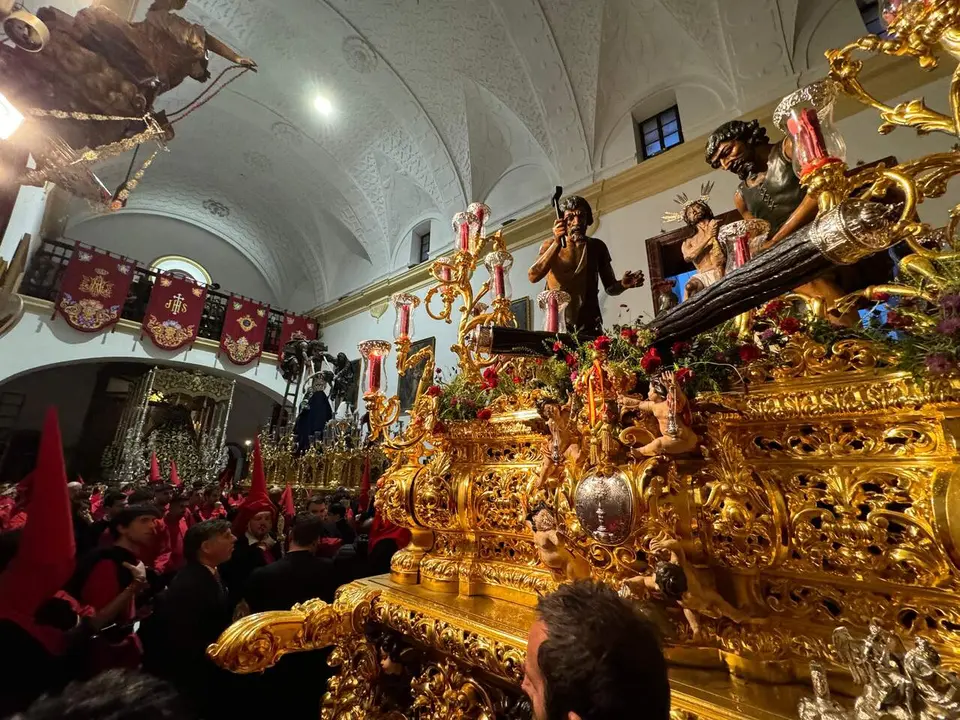  El Se&ntilde;or de las Penas, de la Hermandad del Desconsuelo, refugiado en la iglesia de la Victoria el Martes Santo de 2024. | Viva Jerez. 