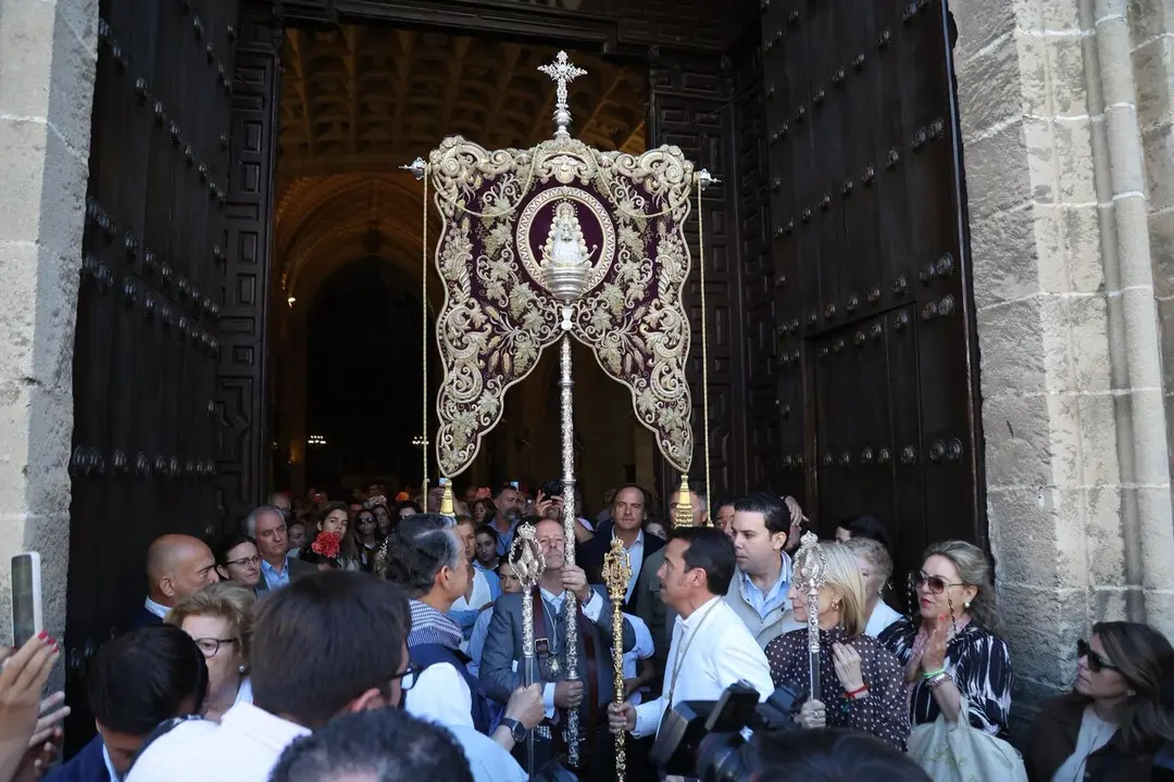  El Simpecado de Jerez, saliendo de Santo Domingo. | Viva Jerez. 