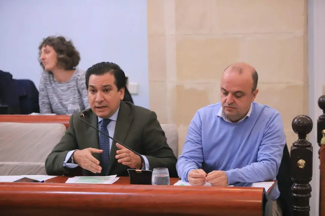  Antonio Fern&aacute;ndez e Ignacio Soto en el pleno. |  Vox 