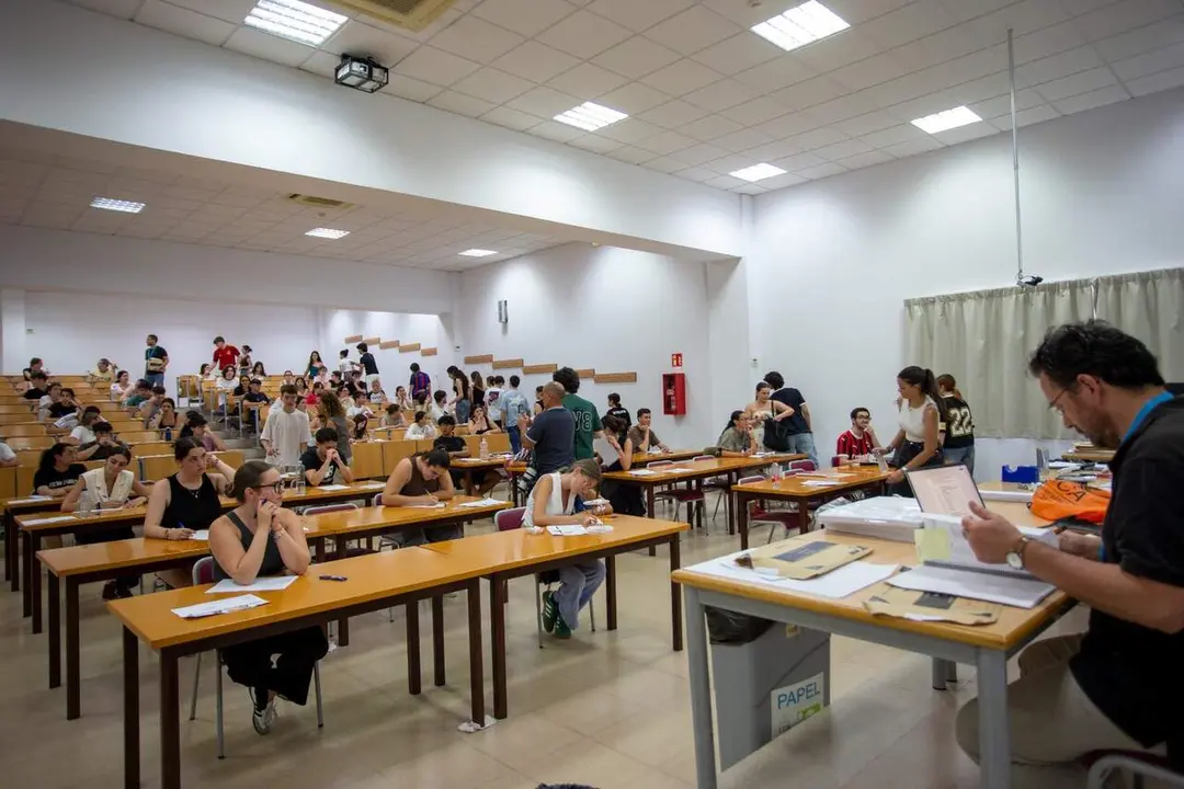  Alumnos examin&aacute;ndose en un aula en el Campus de Jerez | Kiko S&aacute;nchez 