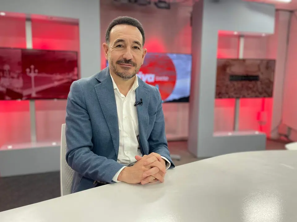  El socialista Fernando L&oacute;pez Gil en los estudios de 7 TV. |  Jim&eacute;nez 