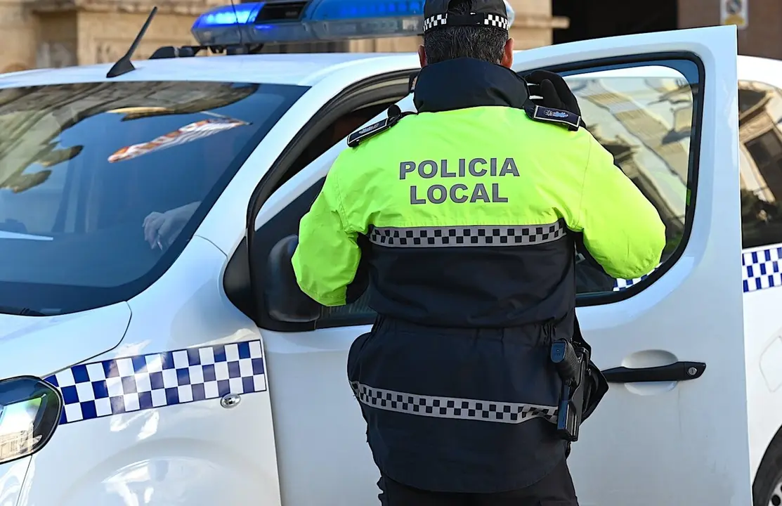  Un agente de la Polic&iacute;a Local de Jerez. | Viva Jerez 