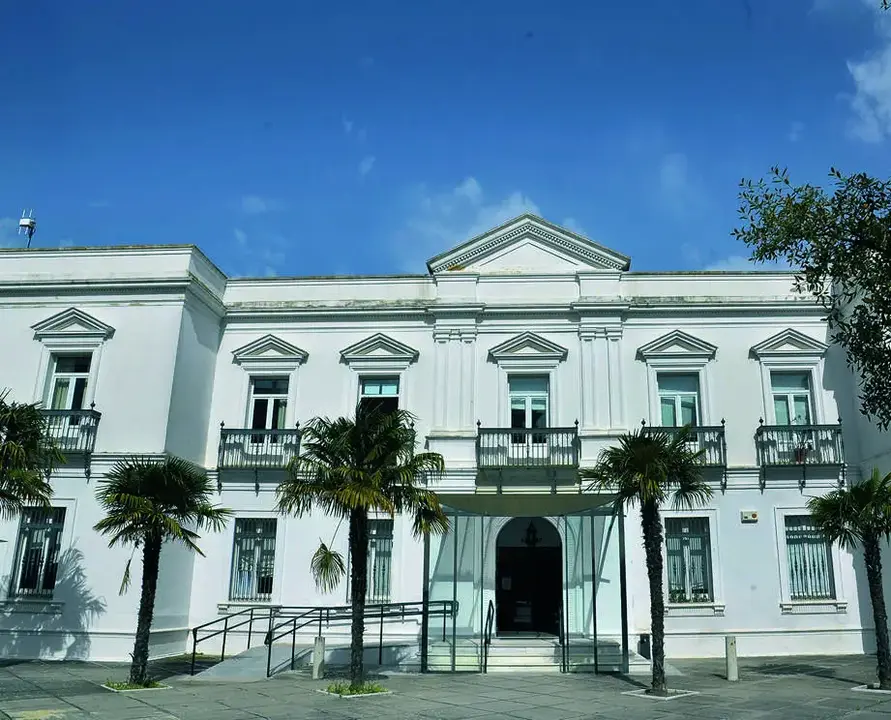Una imagen del edificio de La Monclo&iacute;ta, uno de los m&aacute;s cotizados de propiedad municipal en Jerez | Jerez.es