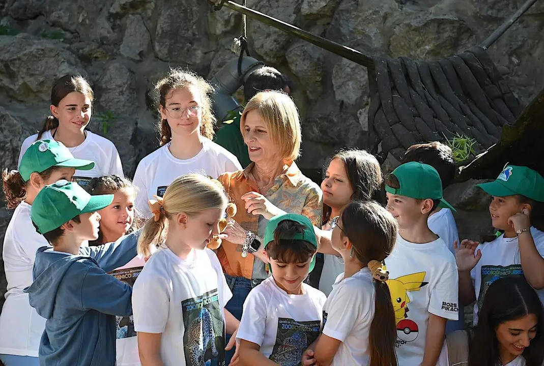  La alcaldesa, Mar&iacute;a Jos&eacute; Garc&iacute;a-Pelayo, en la escuela de verano del Zoobot&aacute;nico de Jerez. | Viva Jerez. 