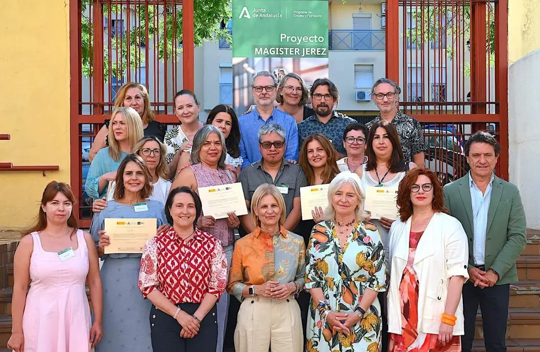  Foto de familia tras la entrega de diplomas | Junta 