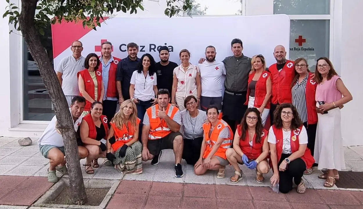  El equipo de Hacedores C&aacute;diz y Cruz Roja junto al chef Javier Mu&ntilde;oz. |  Hacedores 