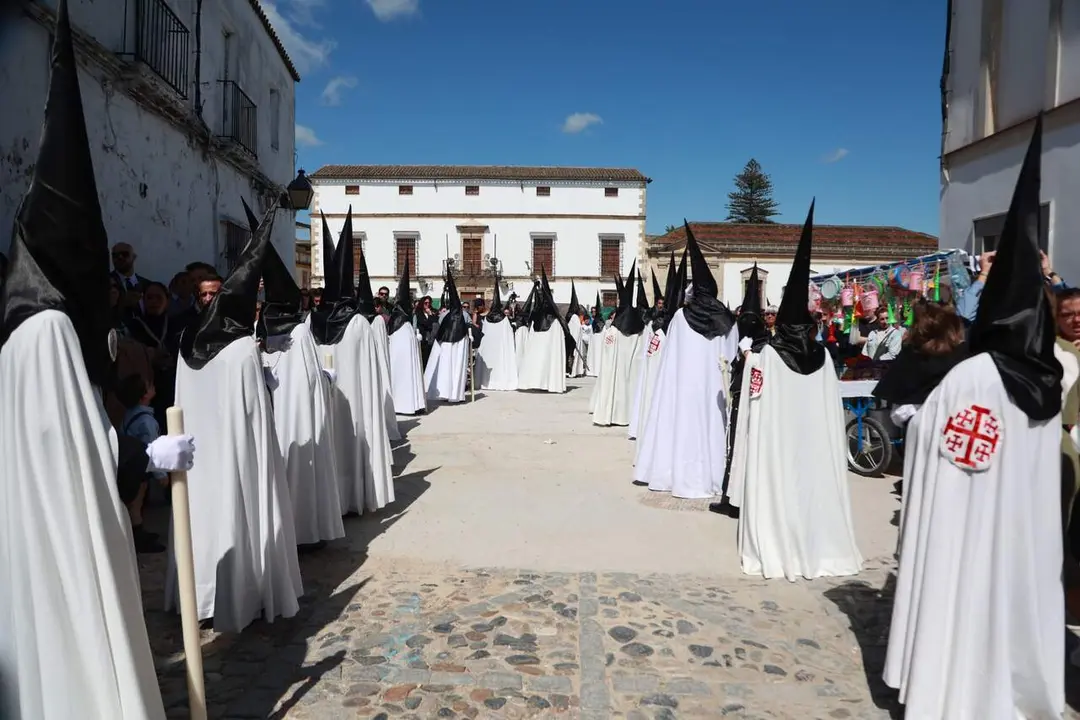  La t&uacute;nica de capa de la Hermandad de Santa Marta va a ser retirada del cortejo. | Cristo Garc&iacute;a. 